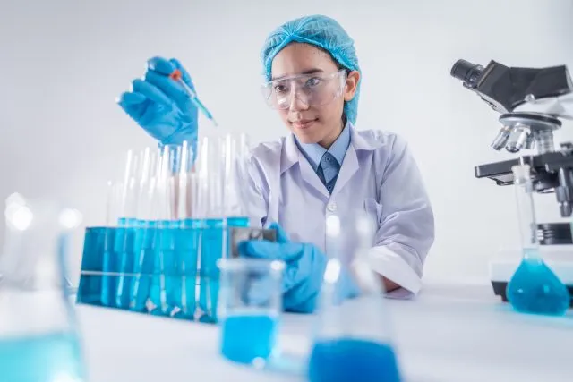 Poznaj sprzęt laboratoryjny - czym jest analizator biochemiczny?
